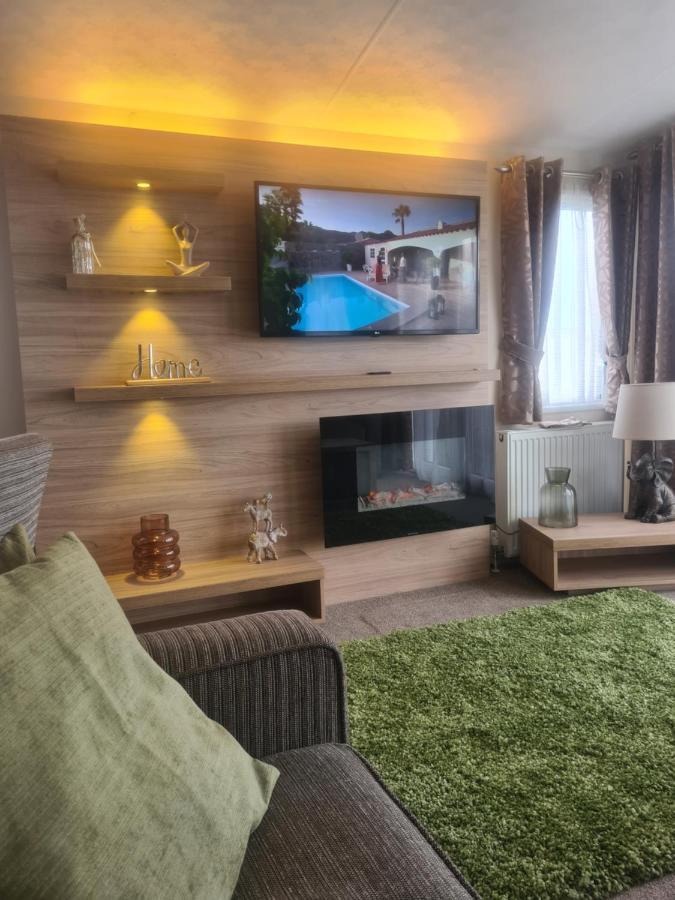 Beautiful 2 Bedroom Caravan, Holiday Park Tenby Saint Florence Exterior foto
