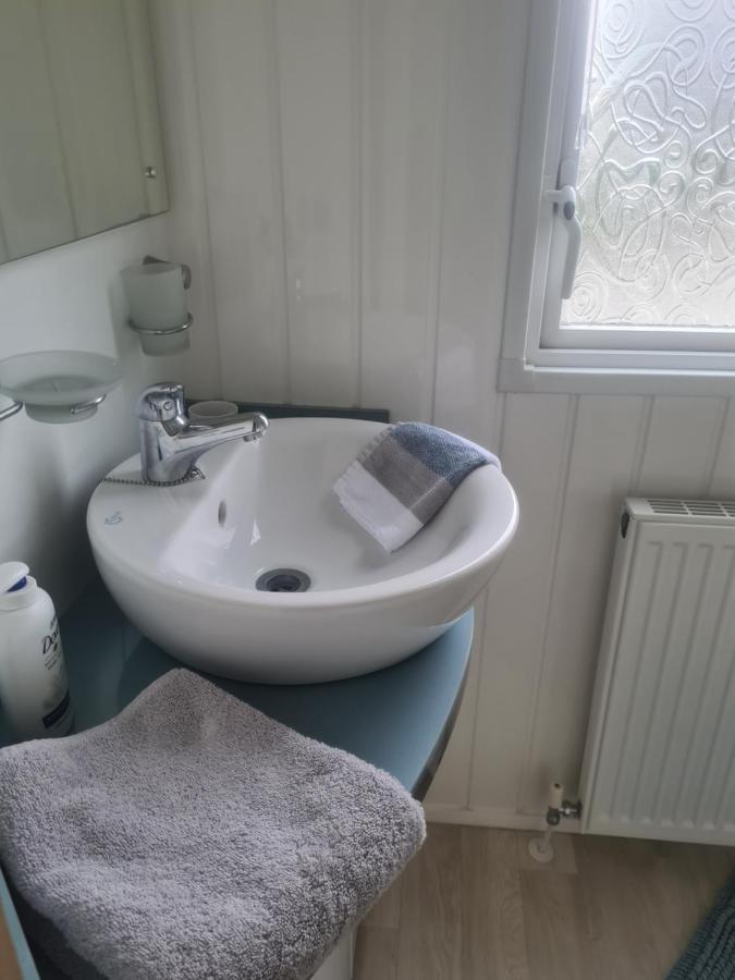 Beautiful 2 Bedroom Caravan, Holiday Park Tenby Saint Florence Exterior foto