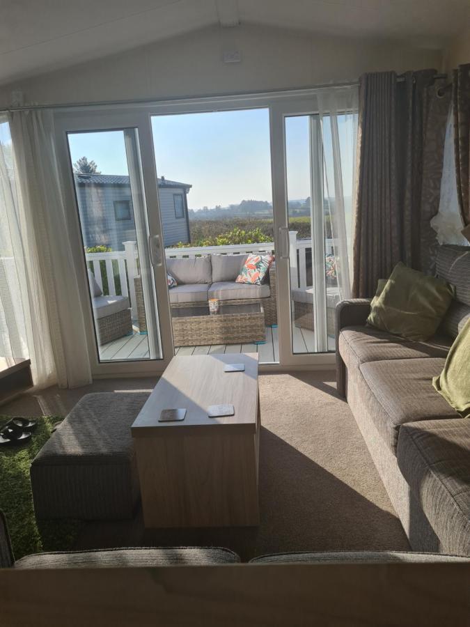 Beautiful 2 Bedroom Caravan, Holiday Park Tenby Saint Florence Exterior foto